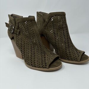 Qupid Olive Cutout Heeled Boots with open toe, peep toe Size 7